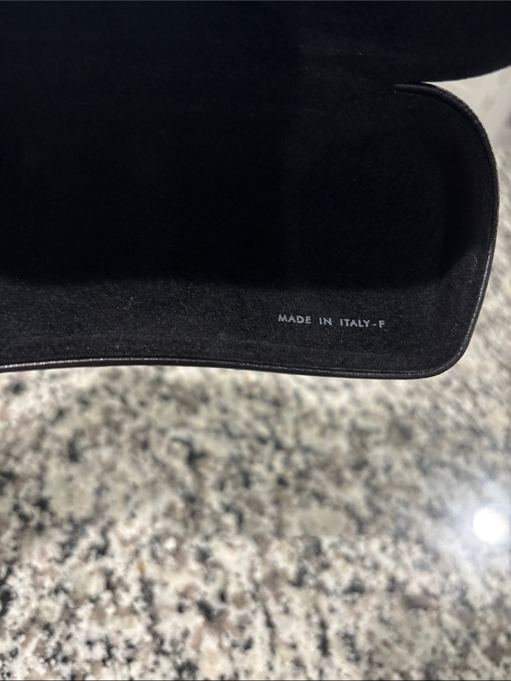 CHANEL Black Quilted Leather Sunglasses Case with Silver CC Emblem - Picture 5 of 7